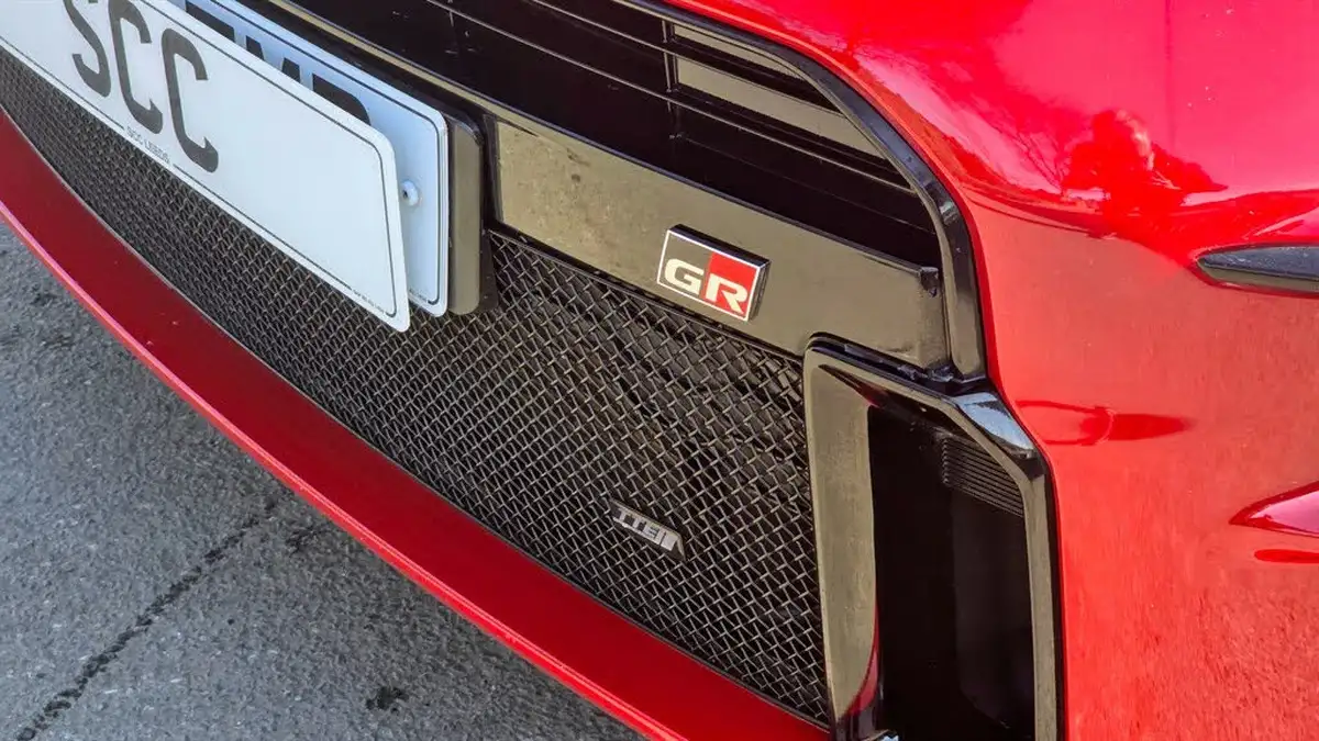 2021-toyota-yaris-16-gr-circuit-pack-big-10