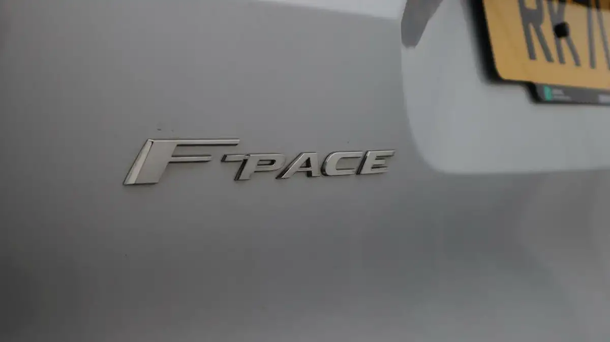 2021-jaguar-f-pace-20-p400e-s-big-22