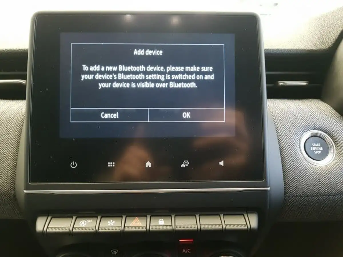 2024-renault-clio-10-tce-techno-big-13