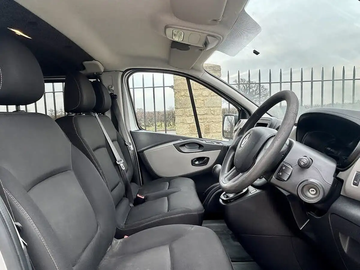 2016-renault-trafic-16dci-ll29-120-business-energy-crew-6-seats-big-15