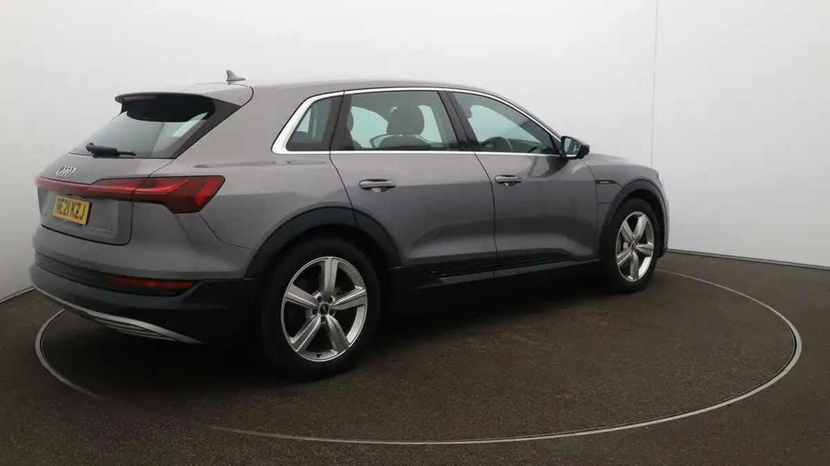 2021-audi-e-tron-55e-technik-station-wagon-big-46