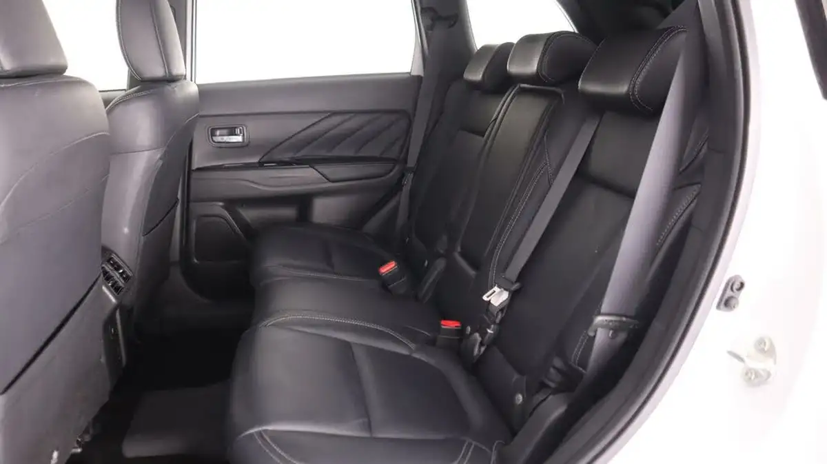 2020-mitsubishi-outlander-24-dynamic-phev-big-15