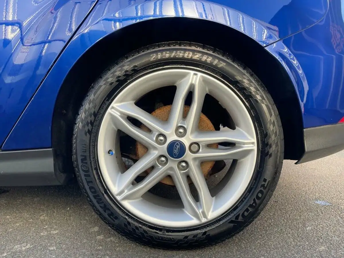 2017-ford-focus-10t-titanium-125ps-hatchback-big-12