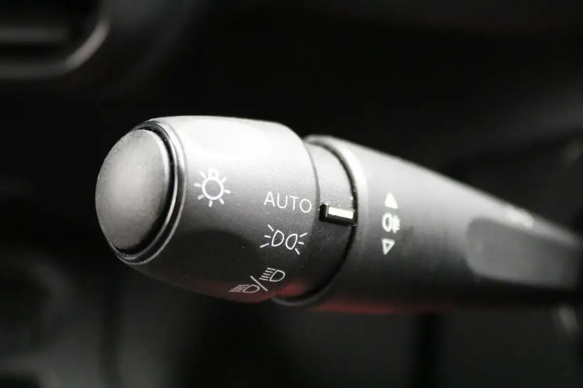 2022-peugeot-partner-big-36