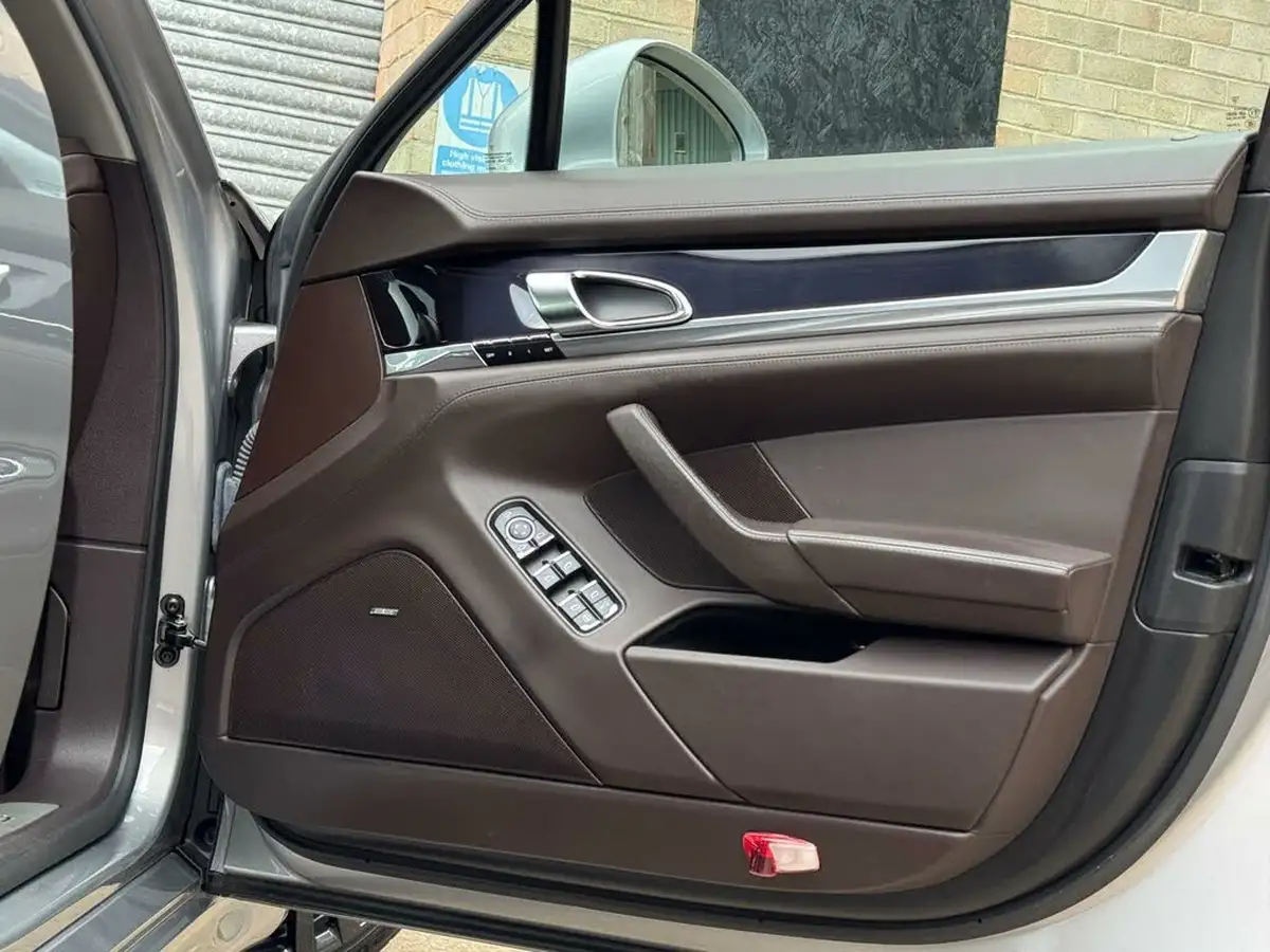 2010-porsche-panamera-48-4s-big-27