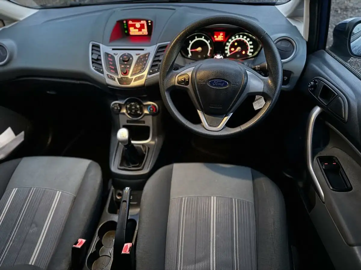 2009-ford-fiesta-125-style-3d-big-12