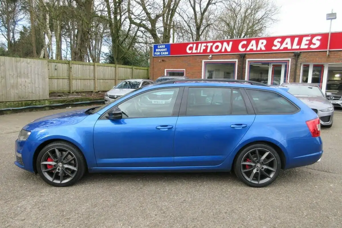 2014-skoda-octavia-20tdi-vrs-estate-big-7