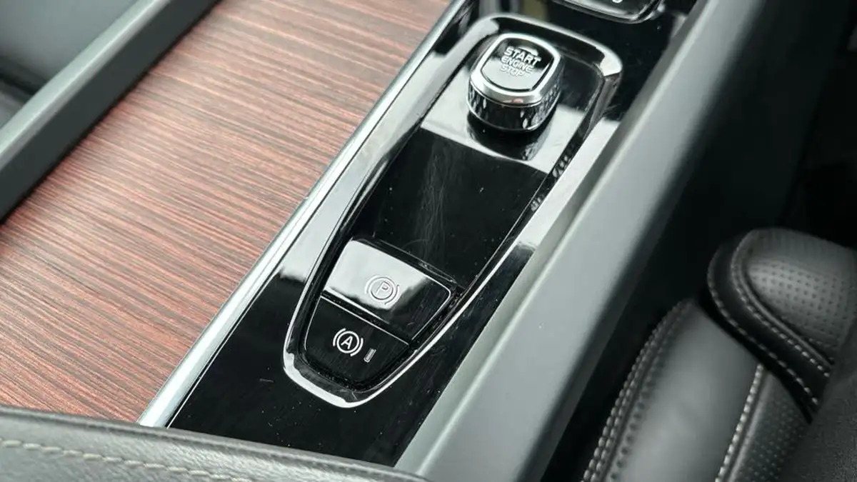 2024-volvo-xc60-20-b5-ultimate-big-39