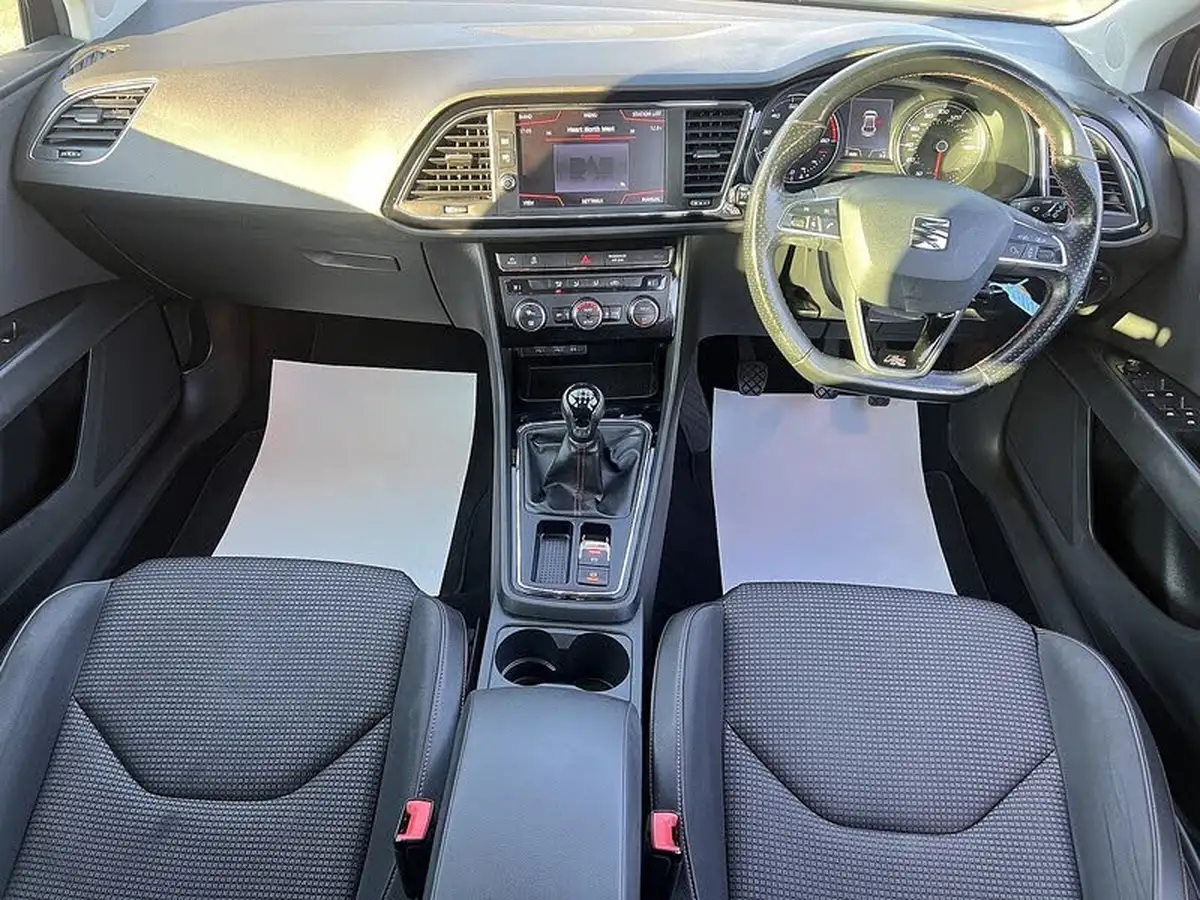2017-seat-leon-14-ecotsi-fr-technology-hatchback-5d-big-11