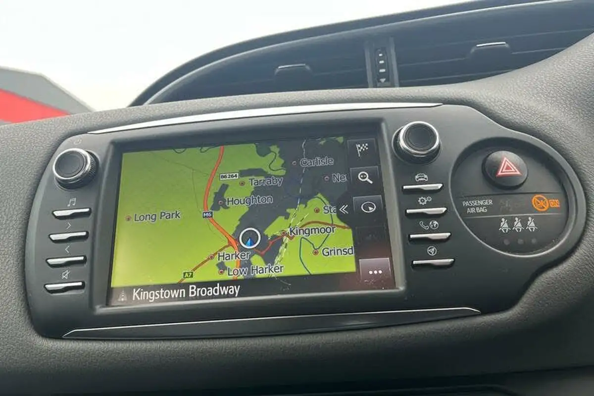 2019-toyota-yaris-15-vvt-i-icon-tech-111bhp-1496cc-big-23