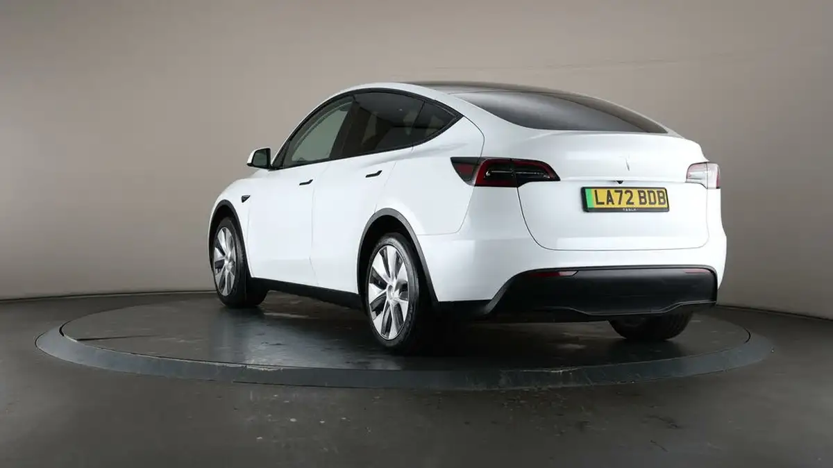 2022-tesla-model-y-e-rwd-big-65