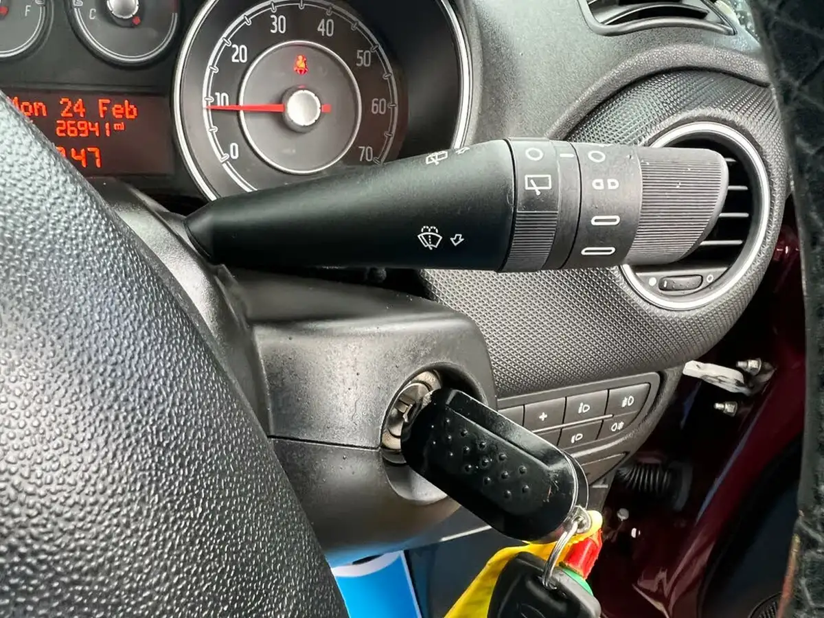 2013-fiat-punto-14-easy-8v-77bhp-brio-3d-big-23