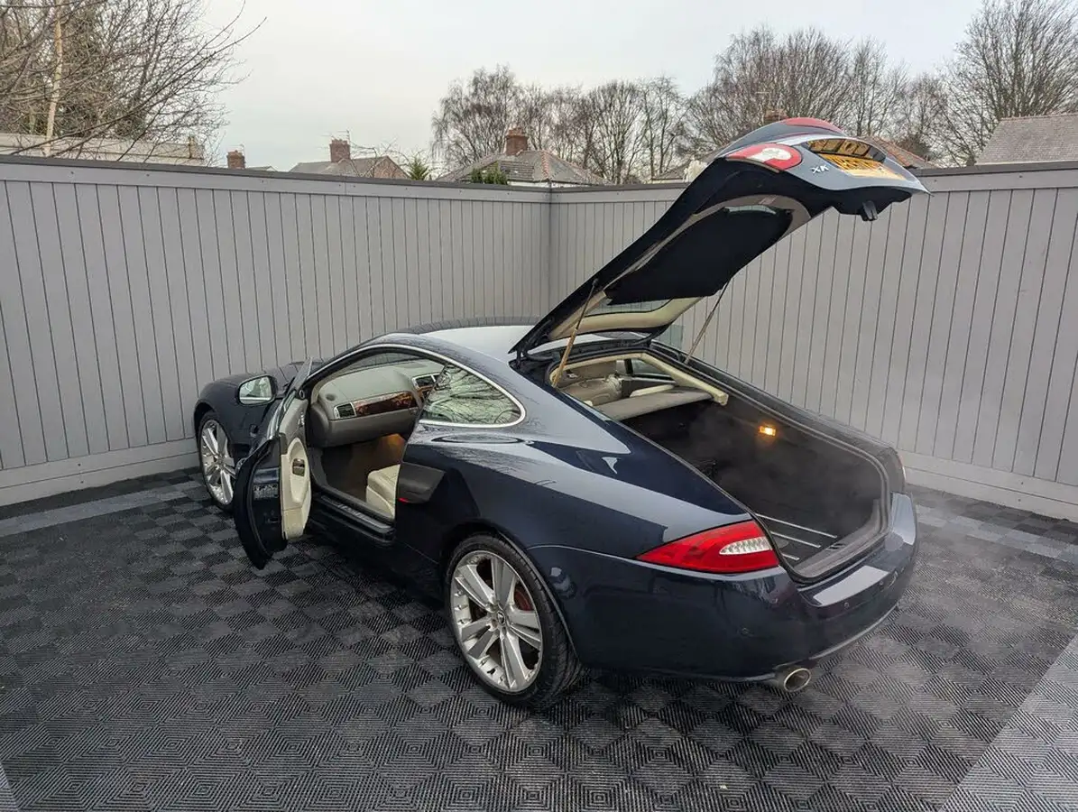 2010-jaguar-xk-50-portfolio-coupe-big-21