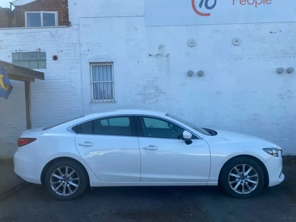 2016-mazda-mazda6-20-se-nav-big-9