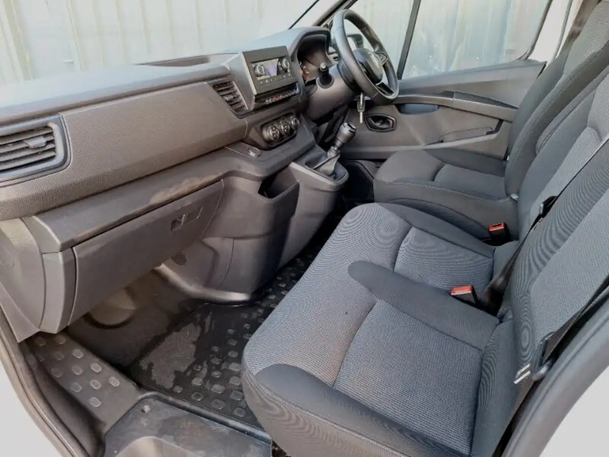 2022-renault-trafic-20dci-ll30-130-business-panel-big-4