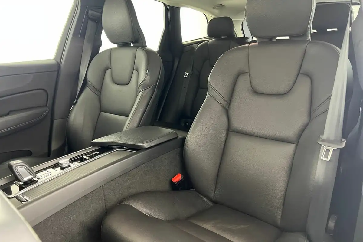 2021-volvo-xc60-20td-b4-momentum-awd-big-32