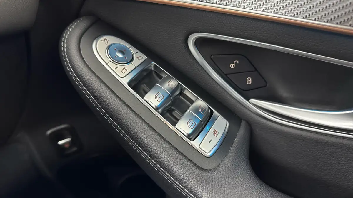 2021-mercedes-benz-eqc-e-eqc-400-amg-line-big-21