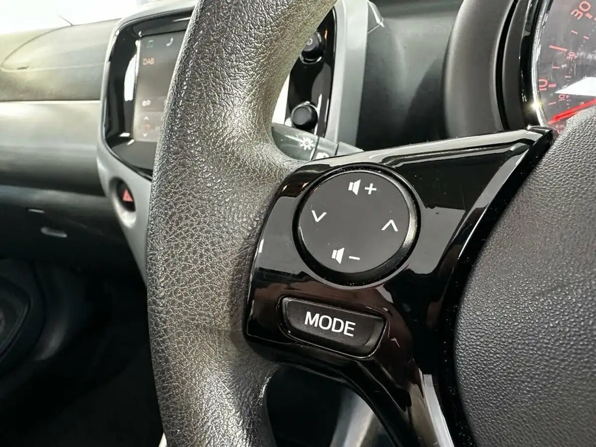 2014-citroen-c1-10-vti-airscape-feel-3d-big-27
