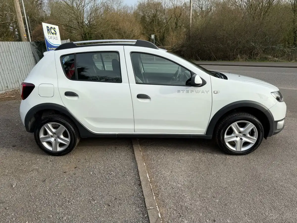 2015-dacia-sandero-stepway-09-laureate-big-2