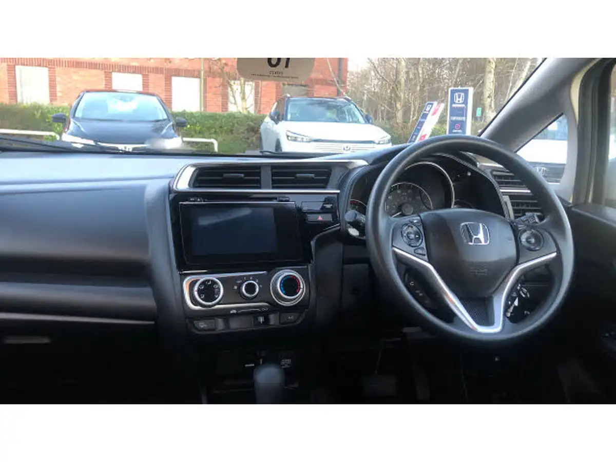 2019-honda-jazz-13-i-vtec-se-navi-cvt-big-3