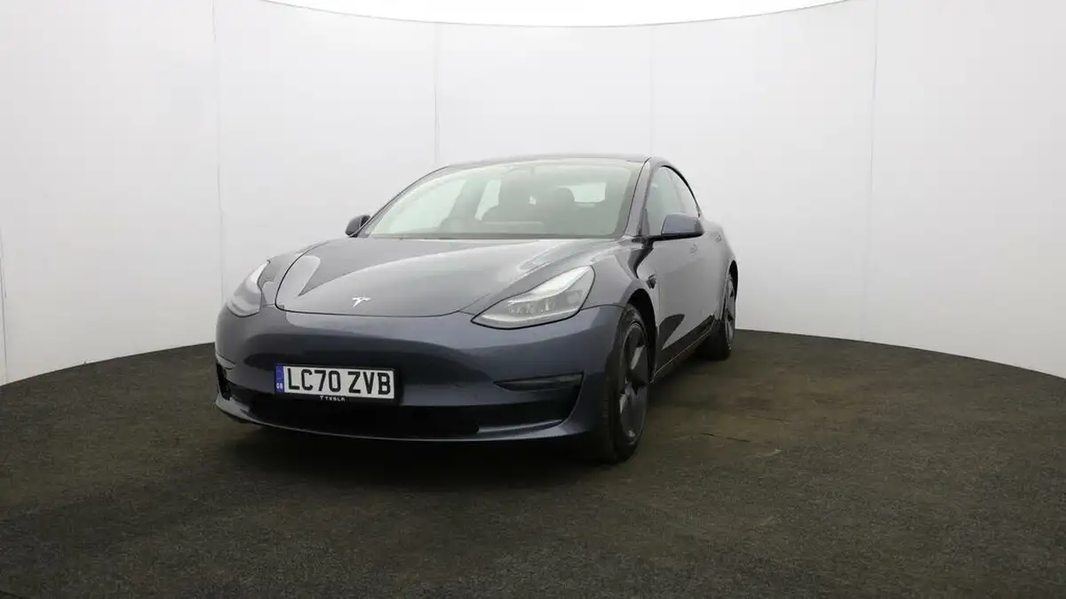 2020-tesla-model-3-e-long-range-big-33