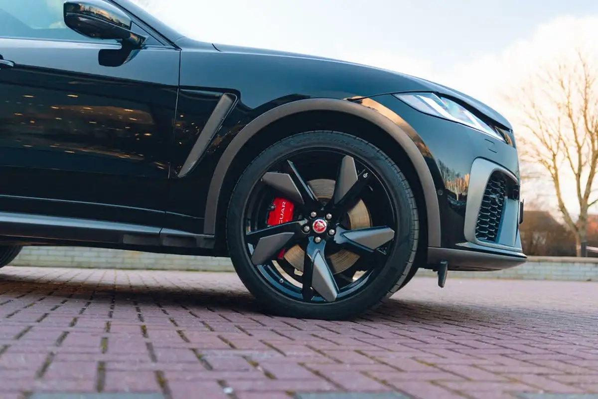 2021-jaguar-f-pace-50-v8-svr-big-18