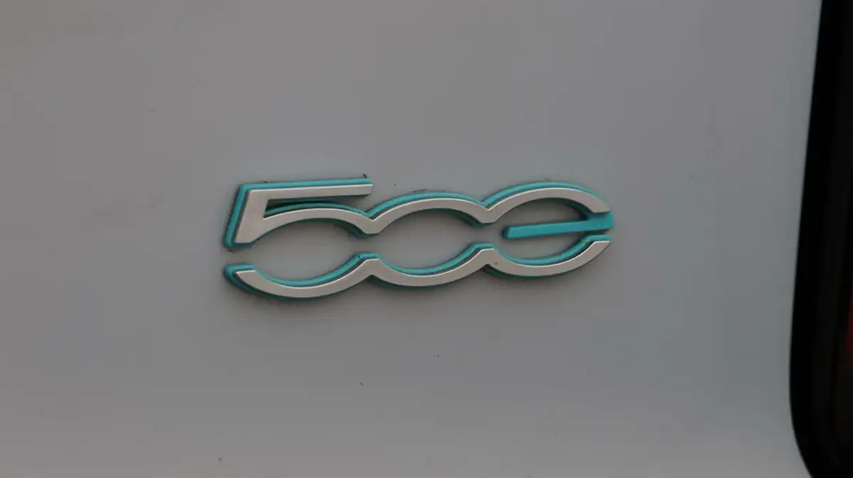 2021-fiat-500-e-la-prima-big-23