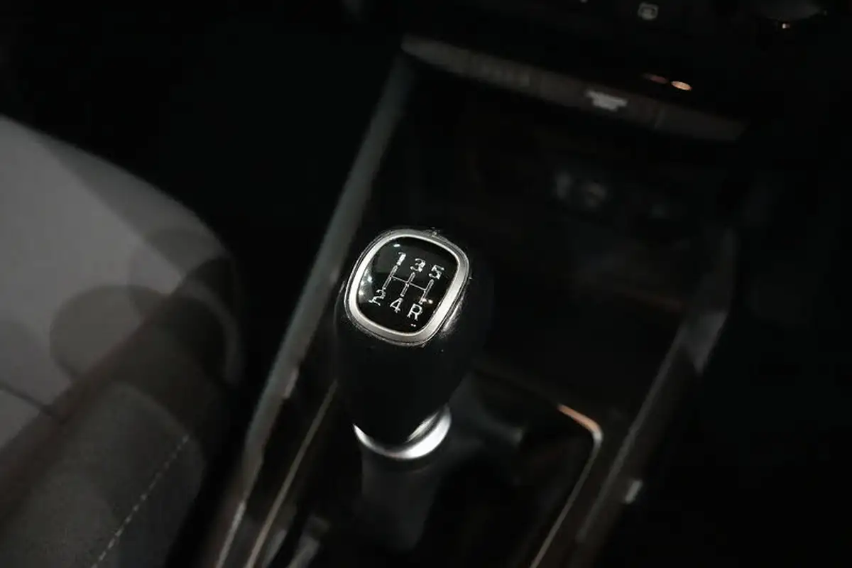 2020-hyundai-i20-12-play-big-45