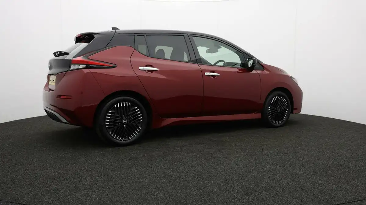2023-nissan-leaf-e-tekna-39kwh-big-34