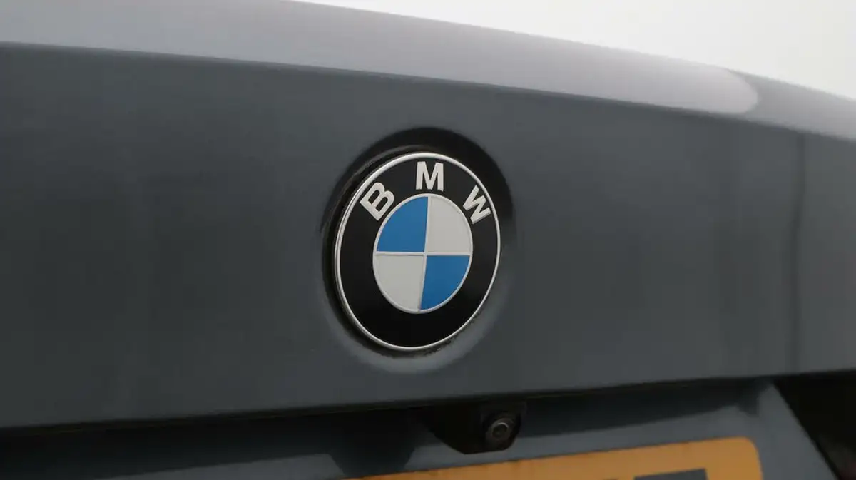 2020-bmw-3-series-20-330e-m-sport-saloon-4d-big-20