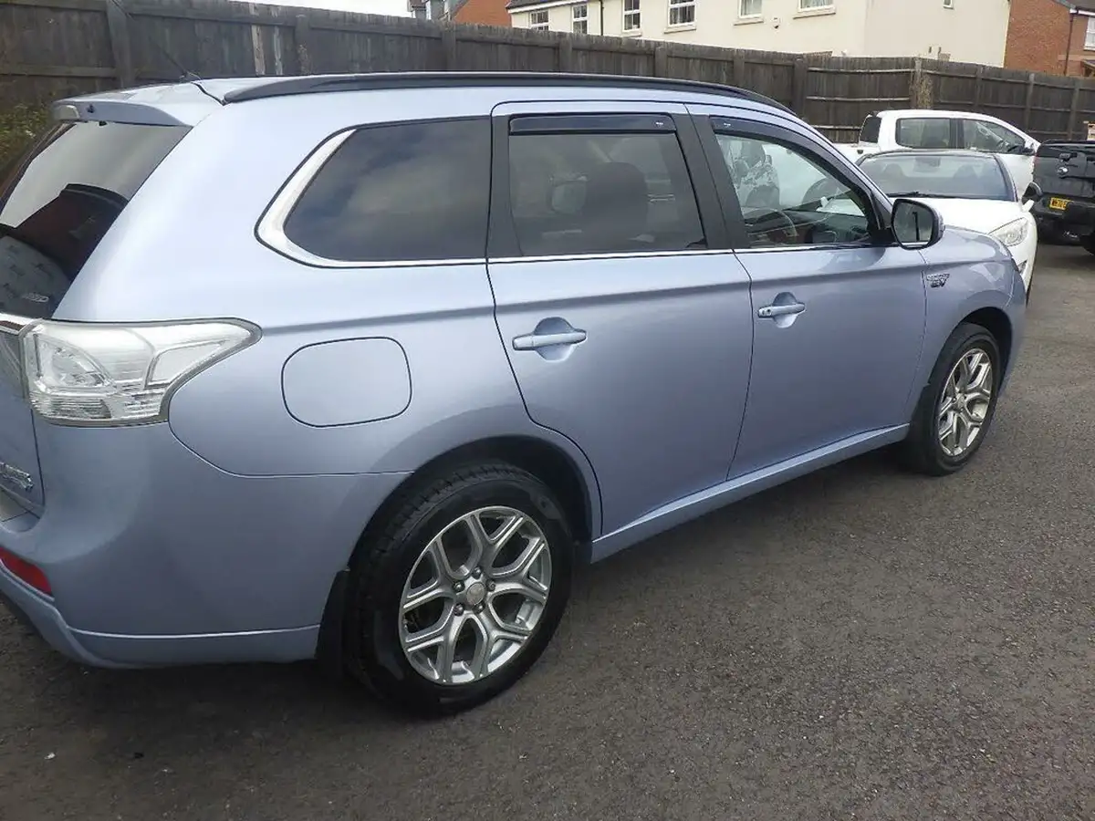 2014-mitsubishi-outlander-20-gx4h-big-14