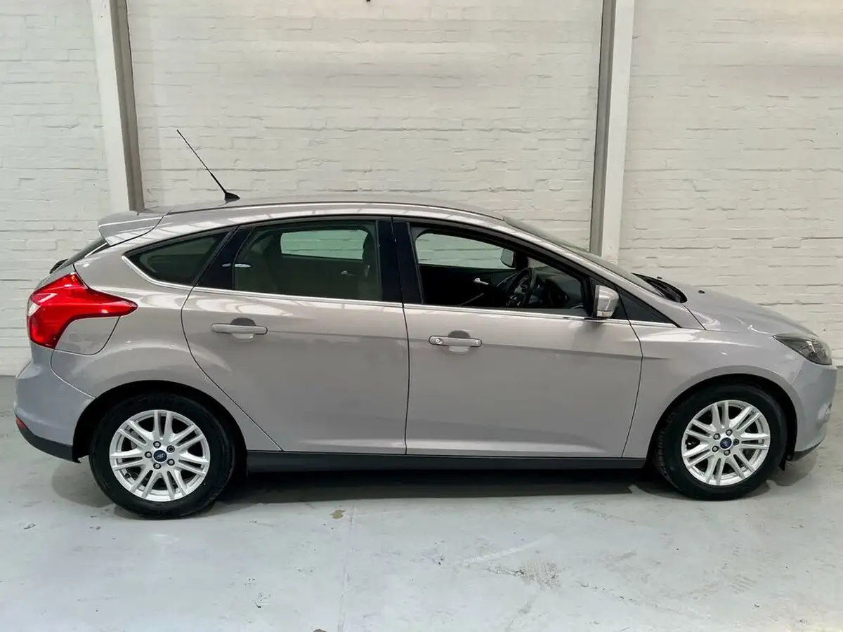 2013-ford-focus-16td-titanium-hatchback-big-1