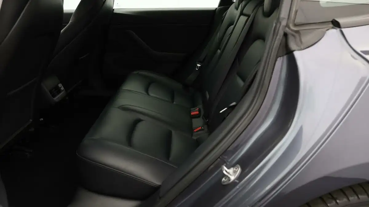 2020-tesla-model-3-e-long-range-big-15