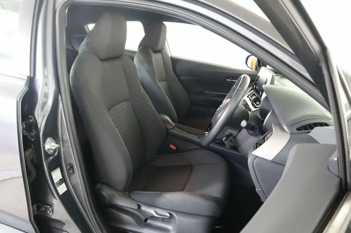 2021-toyota-c-hr-18-vvt-i-icon-big-12