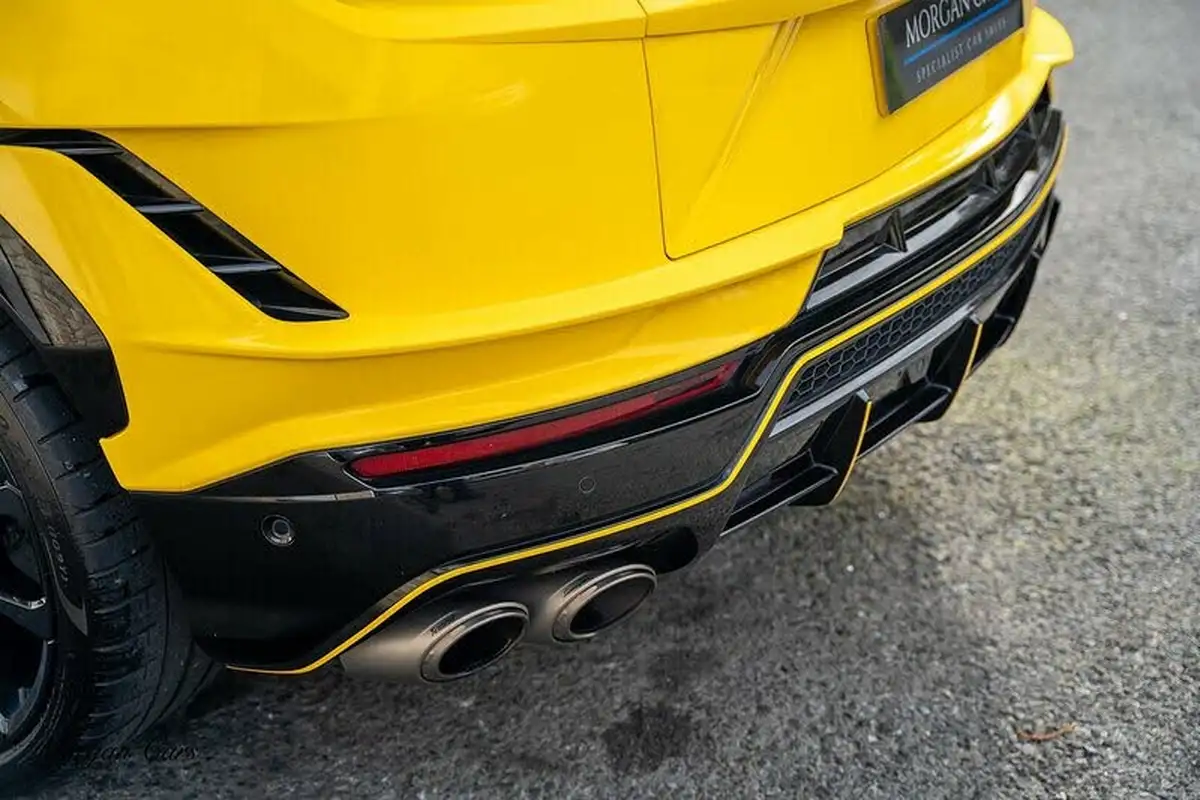 2023-lamborghini-urus-40-no-trim-big-16