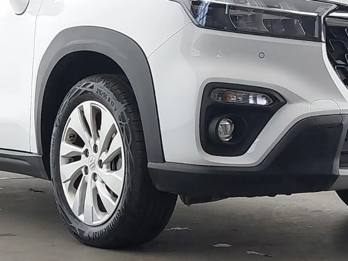 2024-suzuki-s-cross-15-motion-big-8