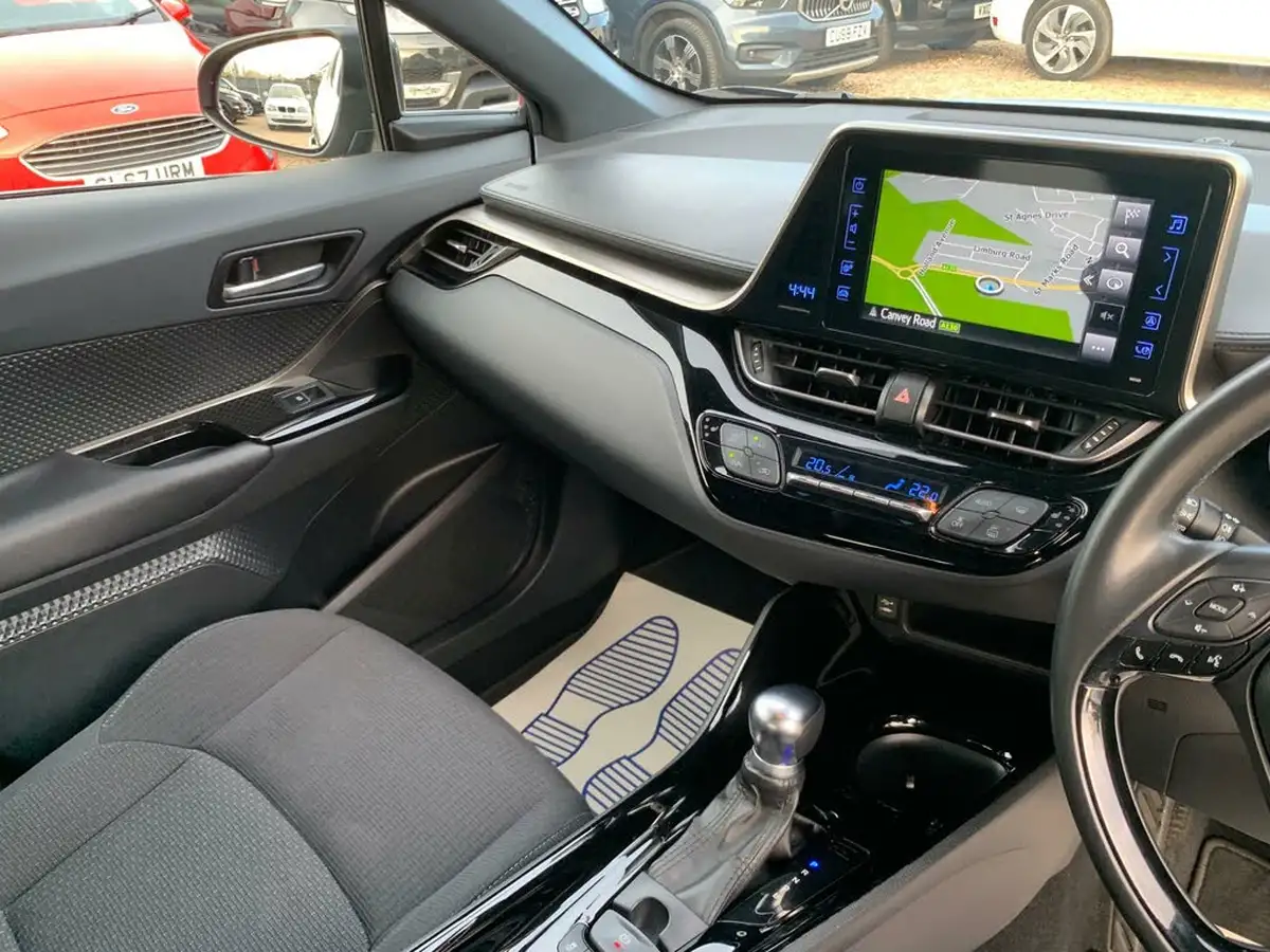 2019-toyota-c-hr-18-vvt-i-dynamic-big-23