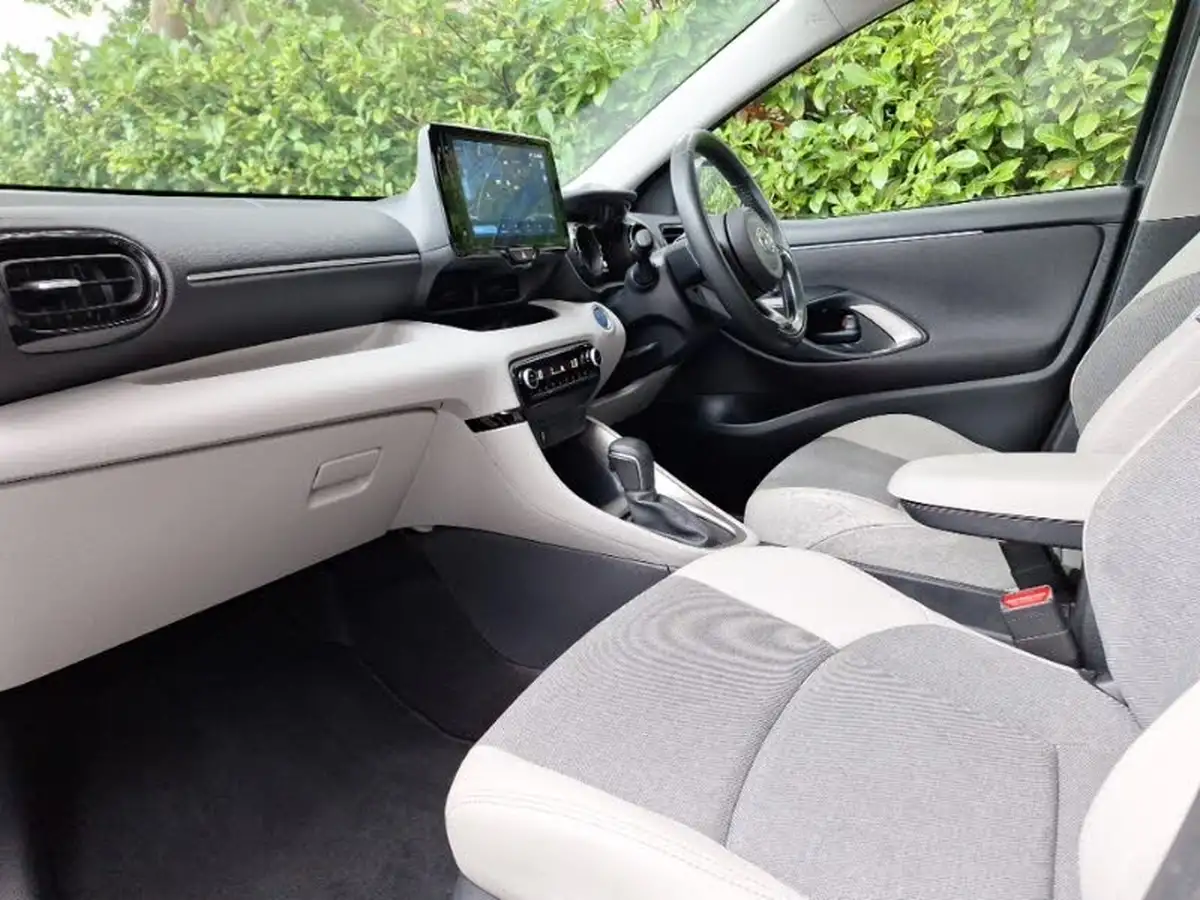 2022-toyota-yaris-cross-15-vvt-i-excel-city-packpan-roof-big-4
