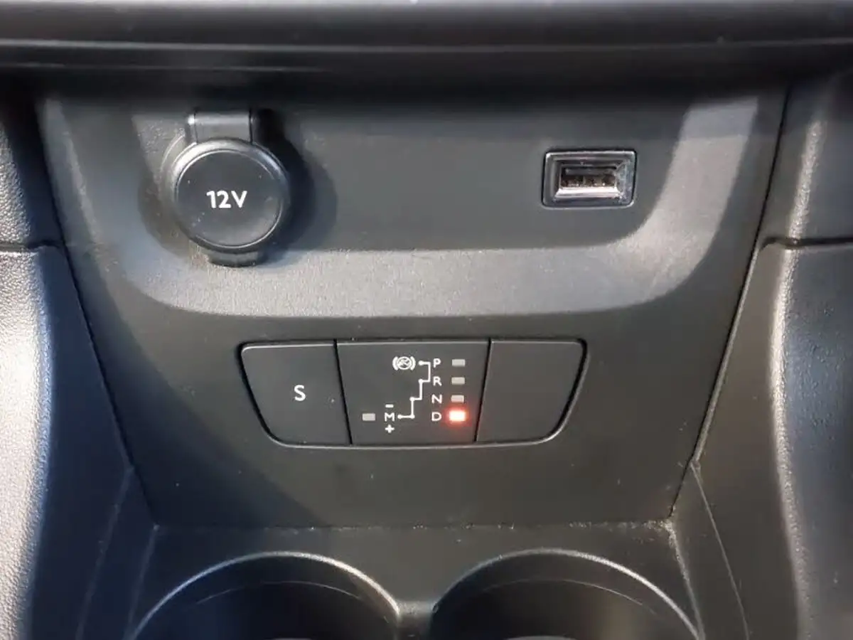 2021-citroen-c3-12-puretech-shine-plus-110ps-eat6-big-12