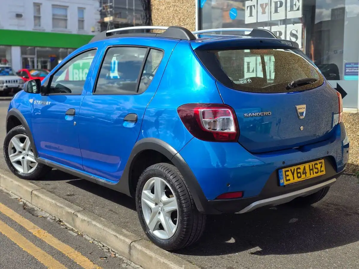 2014-dacia-sandero-stepway-09-laureate-big-16