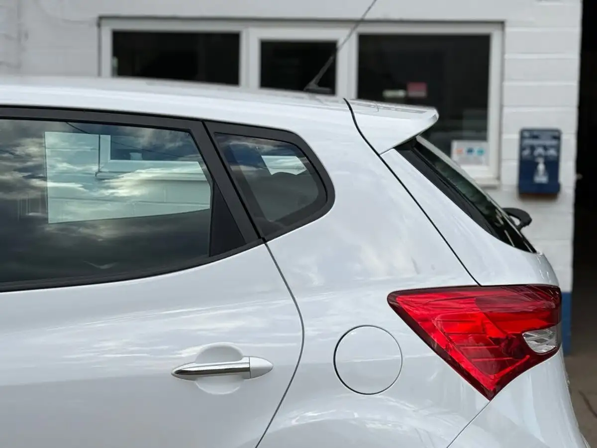 2019-hyundai-ix20-16-se-auto-big-19