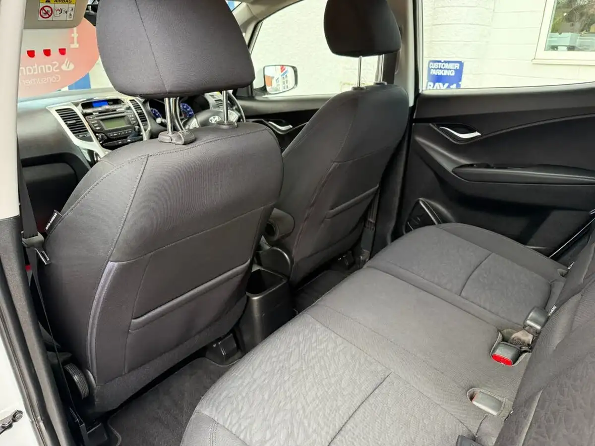2019-hyundai-ix20-16-se-auto-big-43