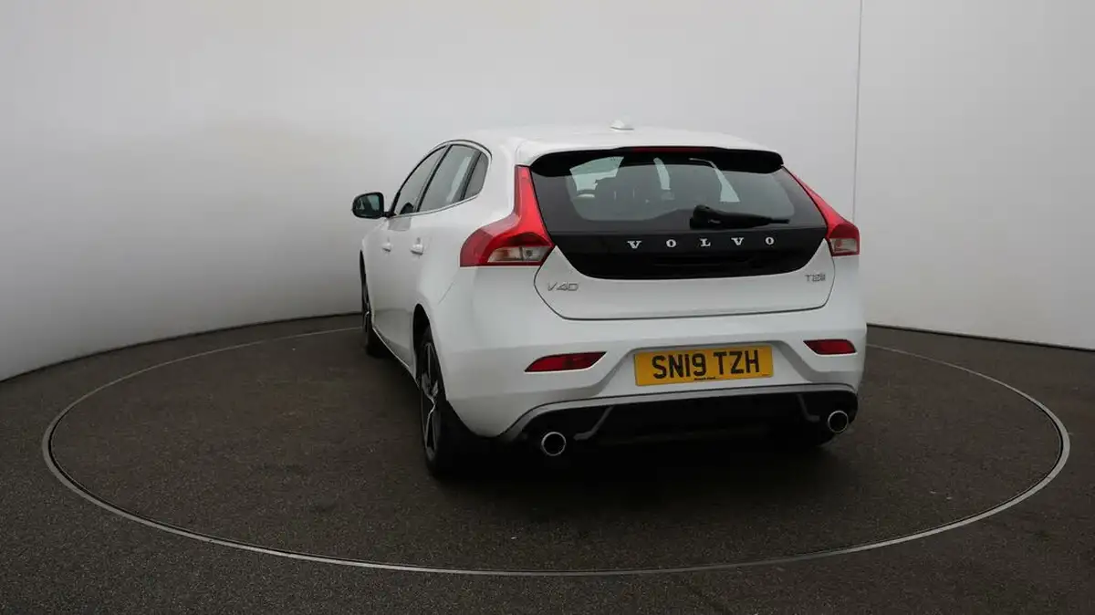 2019-volvo-v40-20-t2-r-design-big-58