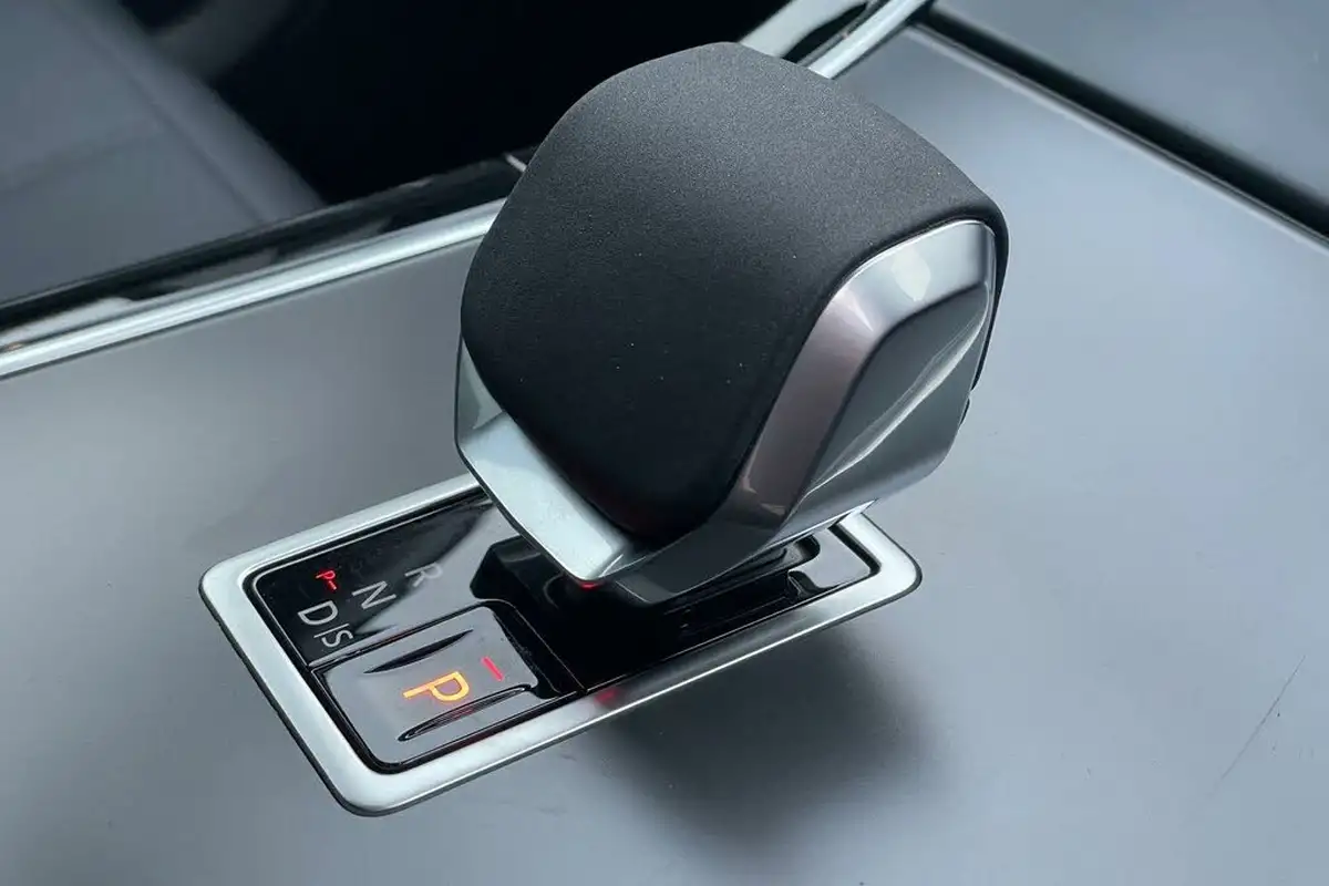2024-land-rover-range-rover-velar-20-p250-dynamic-hse-big-19
