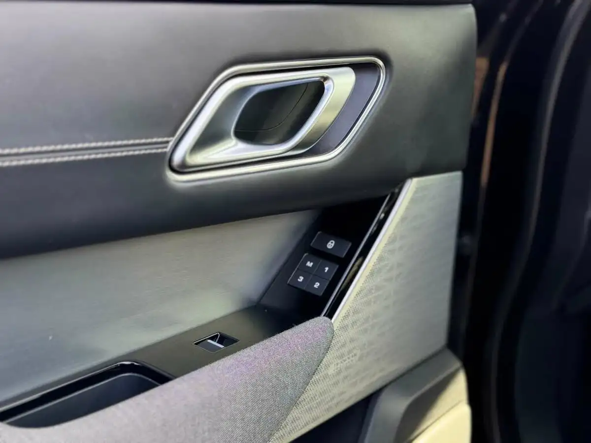 2018-land-rover-range-rover-velar-20-p250-r-dynamic-hse-ss-big-26