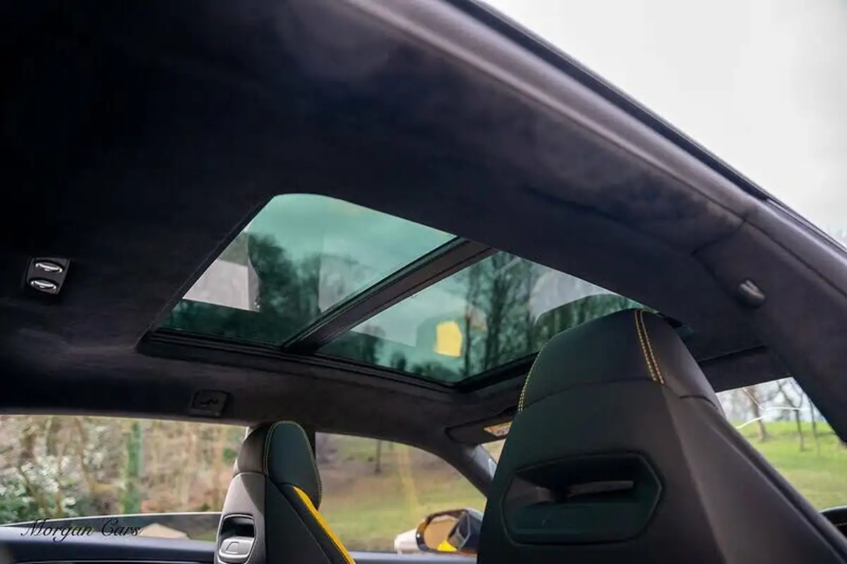 2023-lamborghini-urus-40-no-trim-big-44