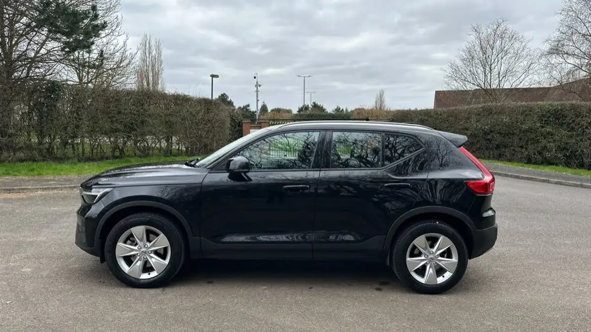 2023-volvo-xc40-20-b3-core-big-7