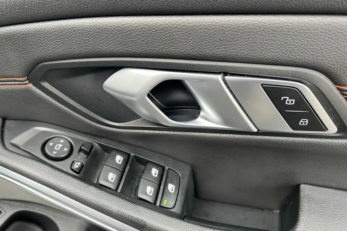 2021-bmw-3-series-20-330e-sport-pro-saloon-4d-big-17