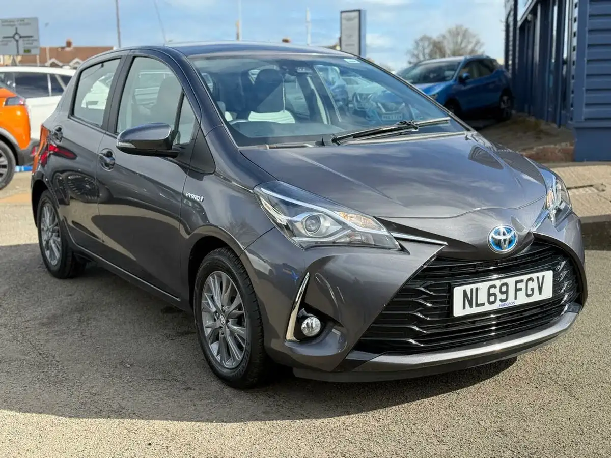 2019-toyota-yaris-15-vvt-i-icon-tech-98bhp-hybrid-1497cc-e-cvt-big-0