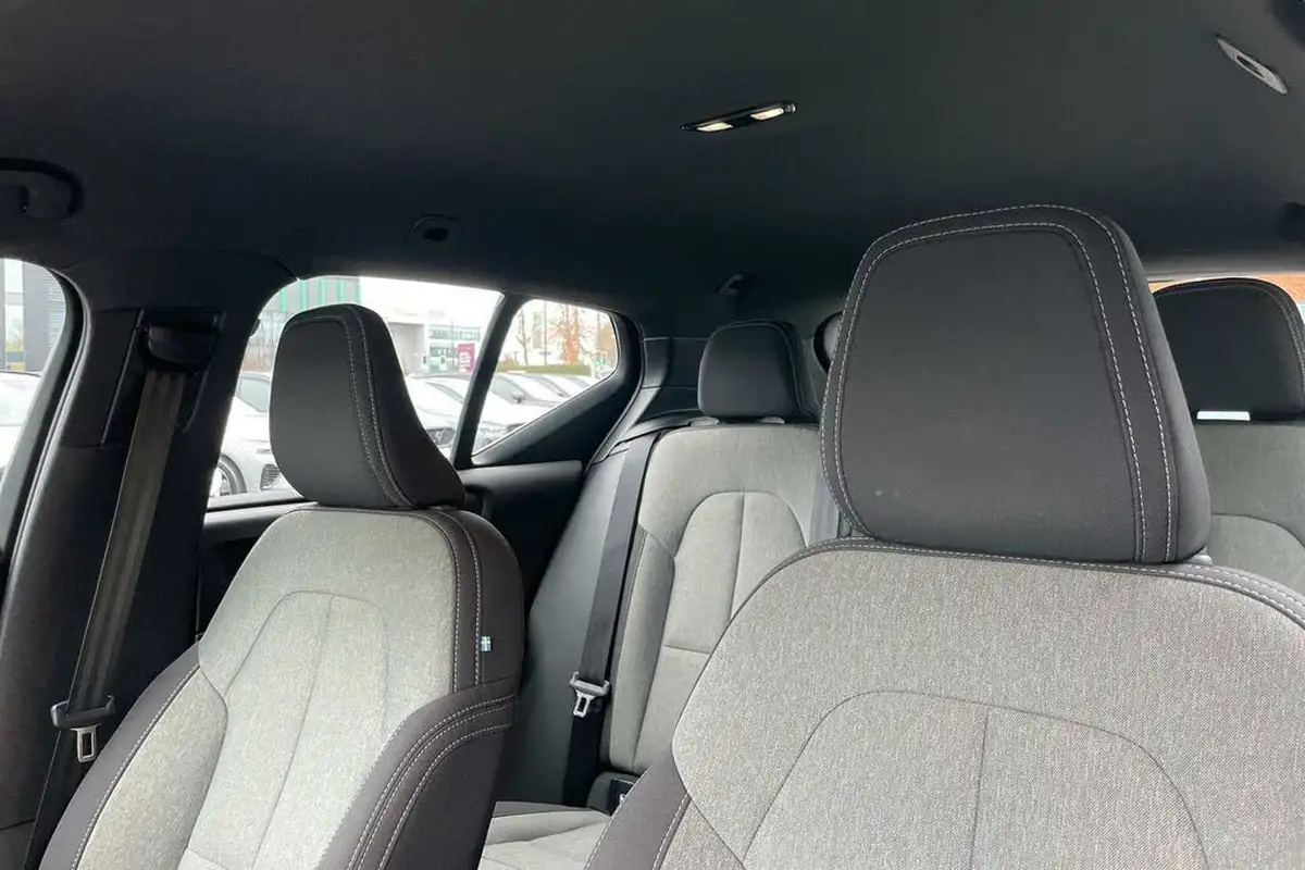 2023-volvo-xc40-20-b3-plus-big-27
